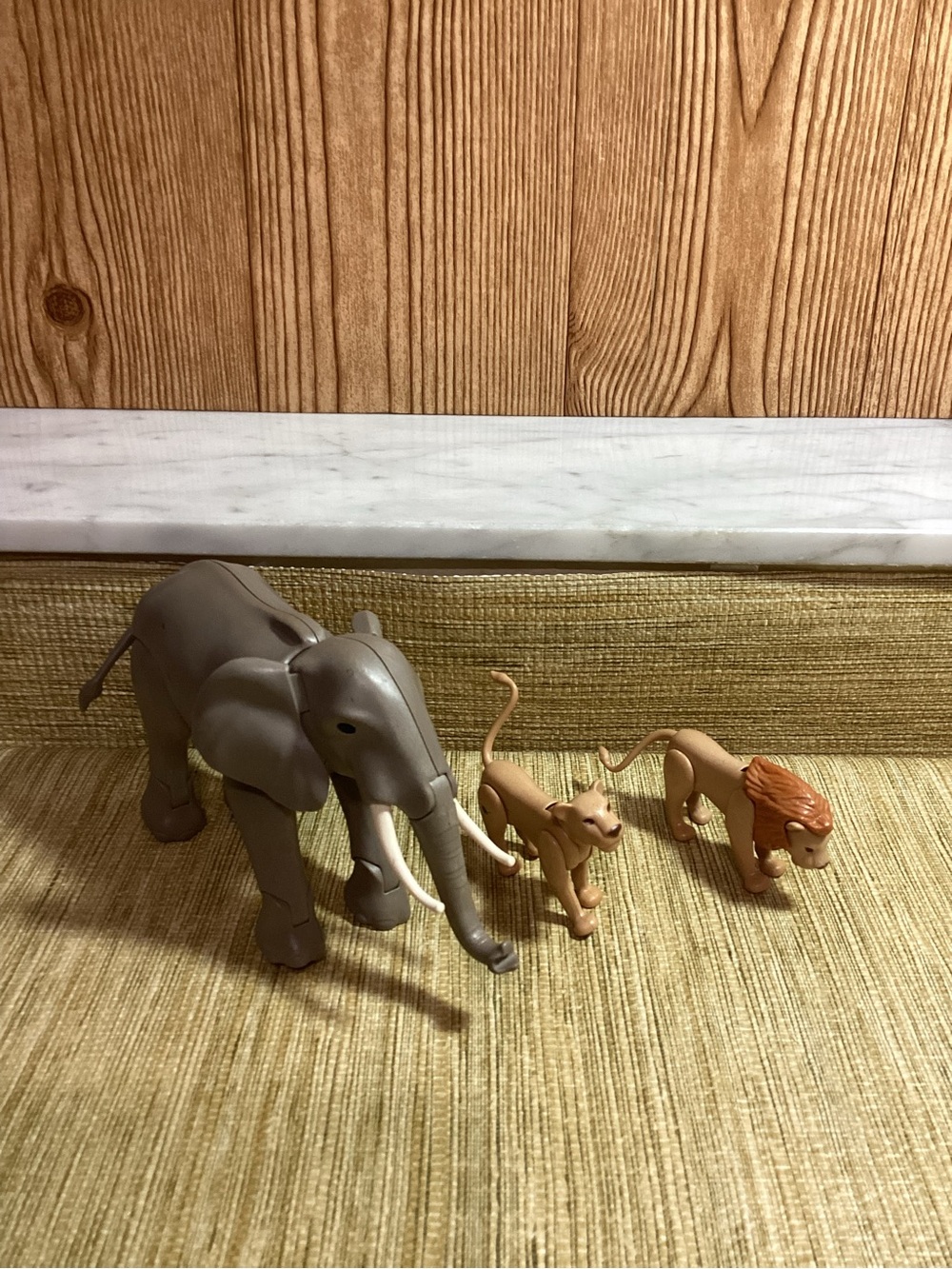 Playmobile Gray Elephant Tan Lions Figurine Set